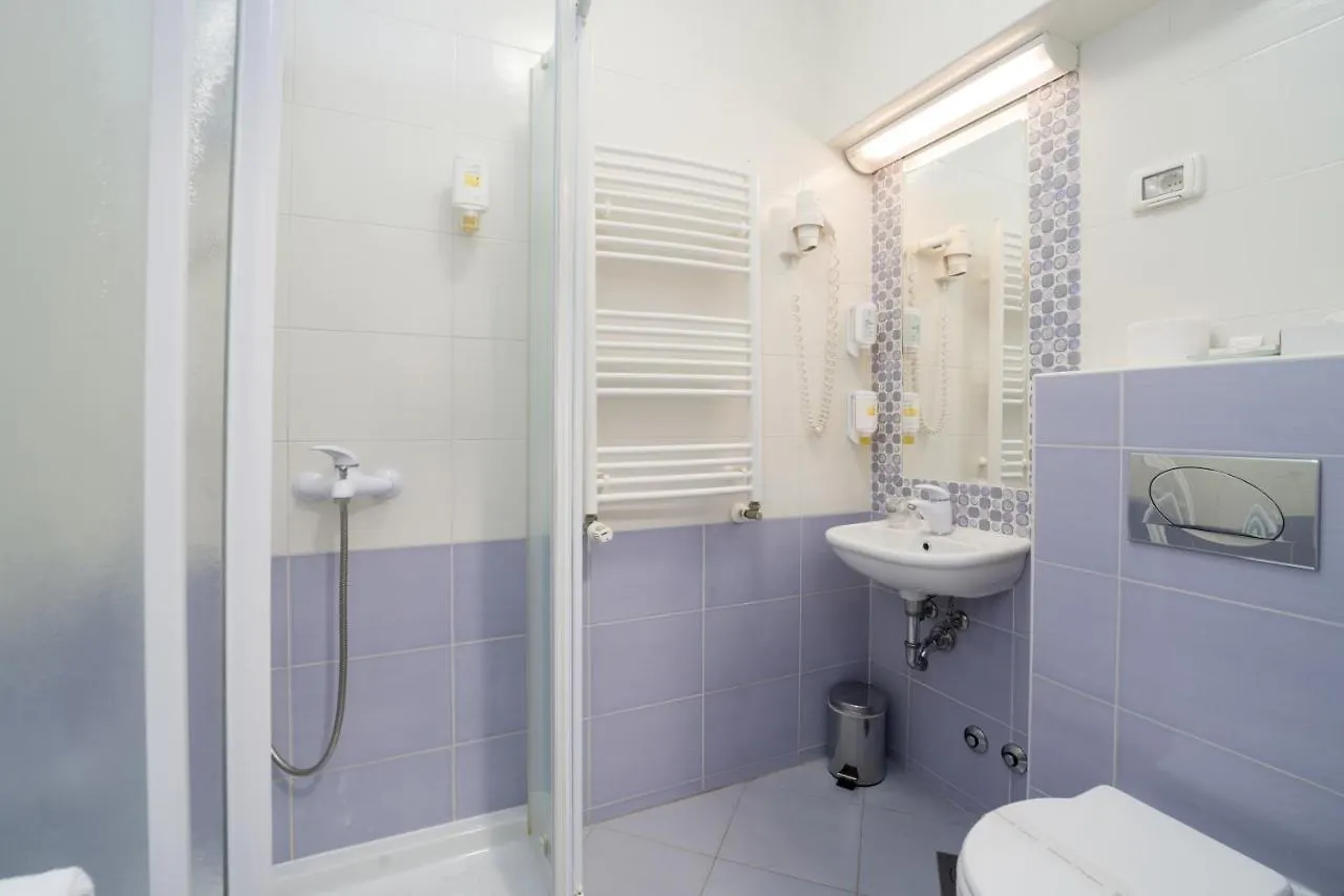 Hotel Zlatna Vala Pelegrin 3*,  Kroatien